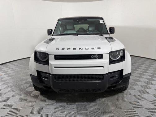 2026 Land Rover Defender P400 X-Dynamic SE