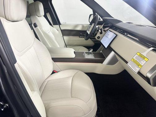2025 Land Rover Range Rover P530 SE 7 Seat