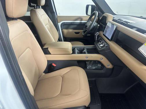 2025 Land Rover Defender 110 P300