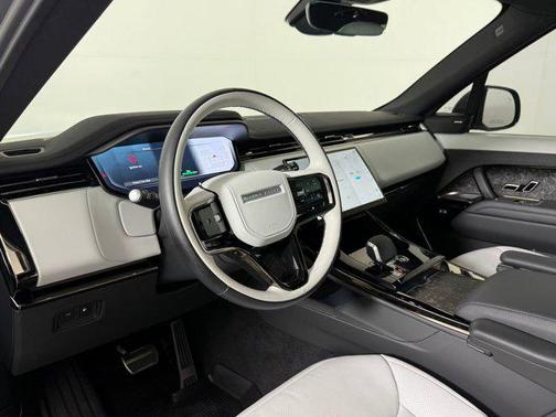 2025 Land Rover Range Rover Sport SE