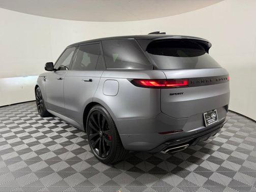 2025 Land Rover Range Rover Sport SE