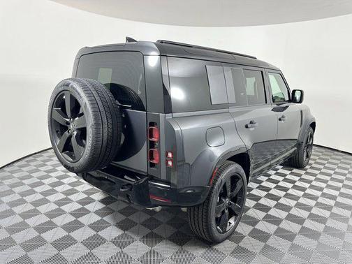 2025 Land Rover Defender 110 P400 X-Dynamic SE