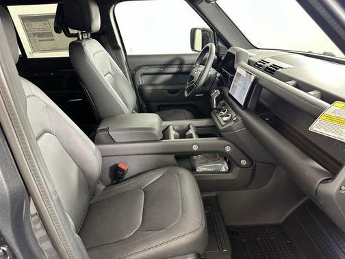 2025 Land Rover Defender 110 P400 X-Dynamic SE