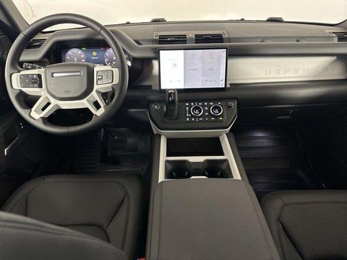 2025 Land Rover Defender X-Dynamic SE