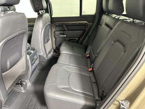 2025 Land Rover Defender X-Dynamic SE
