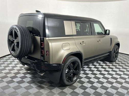 2025 Land Rover Defender X-Dynamic SE