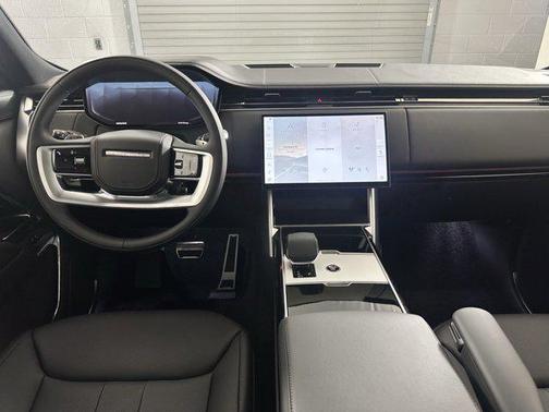 2025 Land Rover Range Rover P530 SE