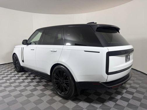 2026 Land Rover Range Rover P530 Autobiography