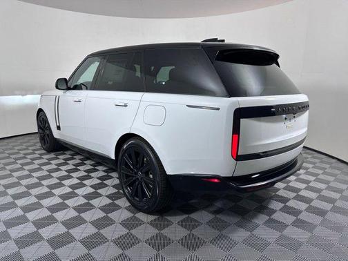 2025 Land Rover Range Rover P550e SE