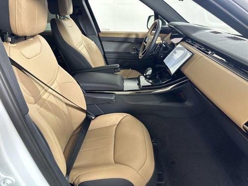 2025 Land Rover Range Rover Sport SE