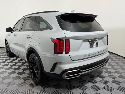 Wolf Gray 2022 Kia Sorento SX
