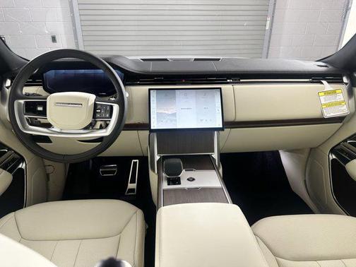 2025 Land Rover Range Rover P400 SE 7 Seat