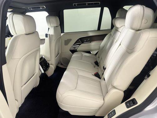 2025 Land Rover Range Rover P400 SE 7 Seat