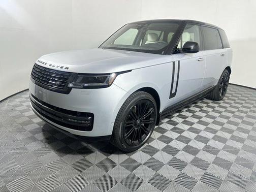 2025 Land Rover Range Rover P400 SE 7 Seat