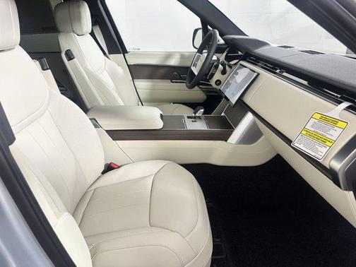 2025 Land Rover Range Rover P400 SE 7 Seat