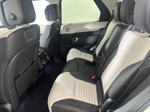 2025 Land Rover Discovery P300 Dynamic SE