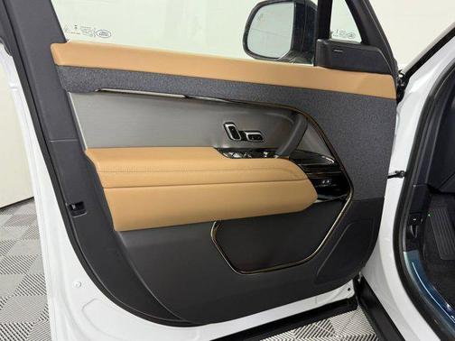 Fuji White 2026 Land Rover Range Rover Sport SE
