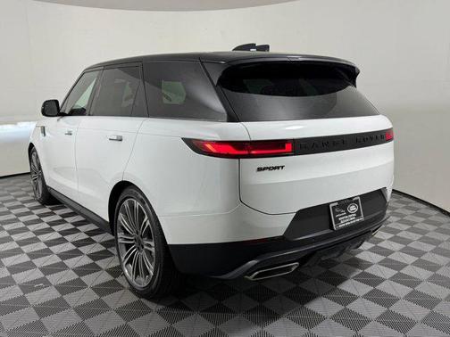 Fuji White 2026 Land Rover Range Rover Sport SE