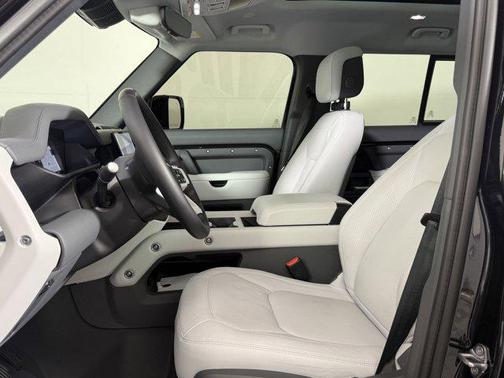 2025 Land Rover Defender 110 P300