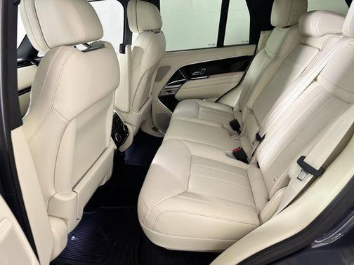 2025 Land Rover Range Rover P400 SE