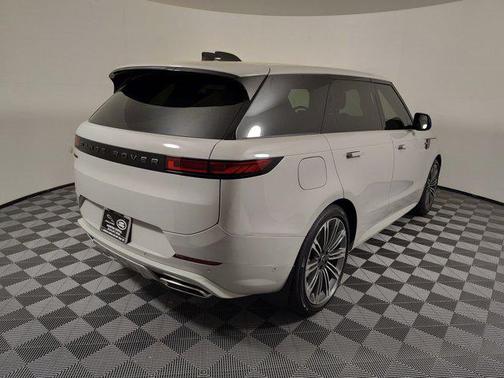 2025 Land Rover Range Rover Sport SE