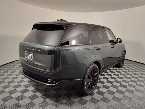 2025 Land Rover Range Rover P550e SE