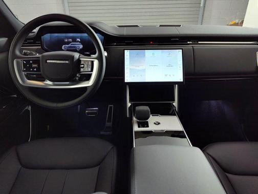2025 Land Rover Range Rover P550e SE