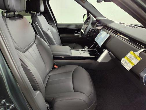 2025 Land Rover Range Rover P550e SE