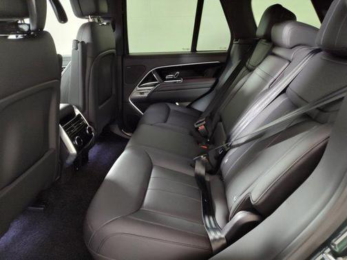 2025 Land Rover Range Rover P550e SE