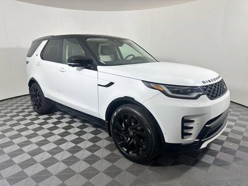 Fuji White 2025 Land Rover Discovery P300 Dynamic SE