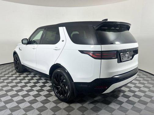Fuji White 2025 Land Rover Discovery P300 Dynamic SE