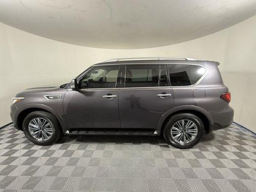 2022 INFINITI QX80 Luxe