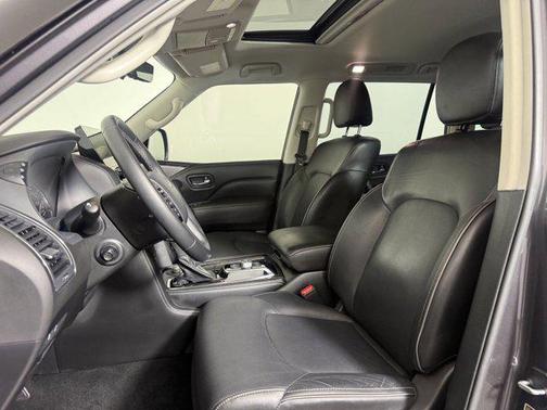 2022 INFINITI QX80 Luxe