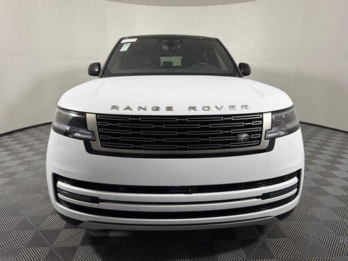 2025 Land Rover Range Rover SE