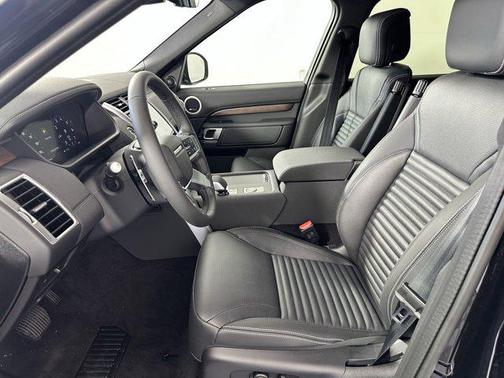 Santorini Black Metallic 2025 Land Rover Discovery P300 S