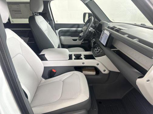 2025 Land Rover Defender 110 P400 S