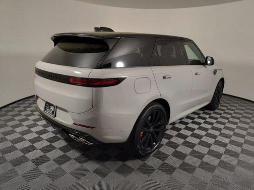 2025 Land Rover Range Rover Sport SE
