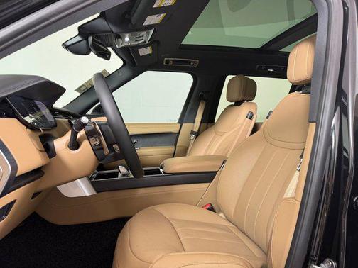 Santorini Black 2026 Land Rover Range Rover P530 SE 7 Seat