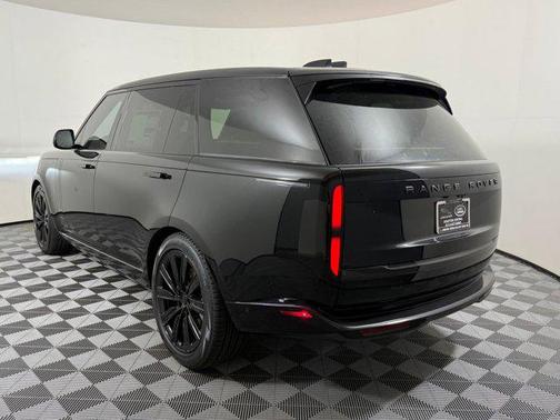 Santorini Black 2026 Land Rover Range Rover P400 SE 7 Seat