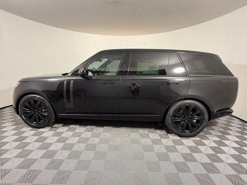 Santorini Black 2026 Land Rover Range Rover P400 SE 7 Seat