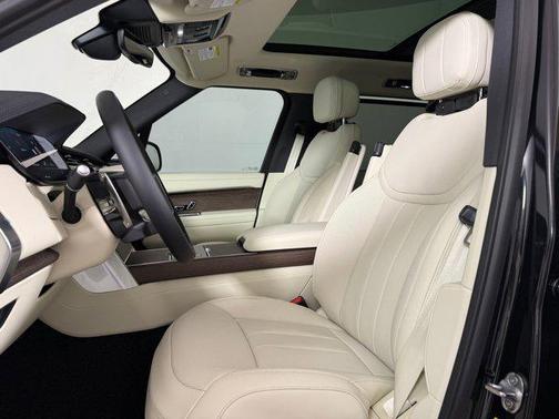 Santorini Black 2026 Land Rover Range Rover P400 SE 7 Seat