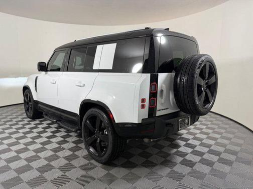 2026 Land Rover Defender P400 X-Dynamic SE