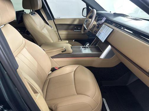 2025 Land Rover Range Rover P550e Autobiography