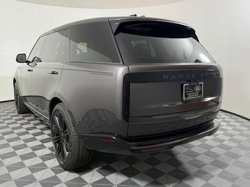 Charente Grey Premium Metallic 2026 Land Rover Range Rover P530 SE 7 Seat