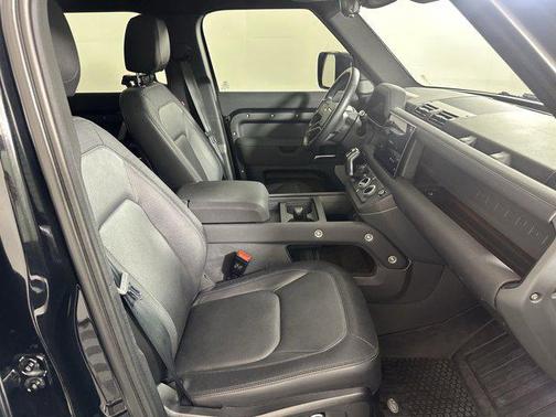 2023 Land Rover Defender 130 X-Dynamic SE