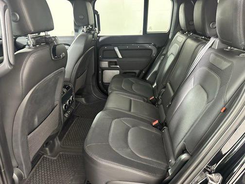 2023 Land Rover Defender 130 X-Dynamic SE
