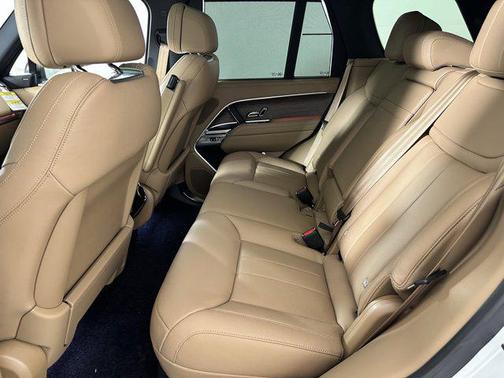 2025 Land Rover Range Rover P400 SE