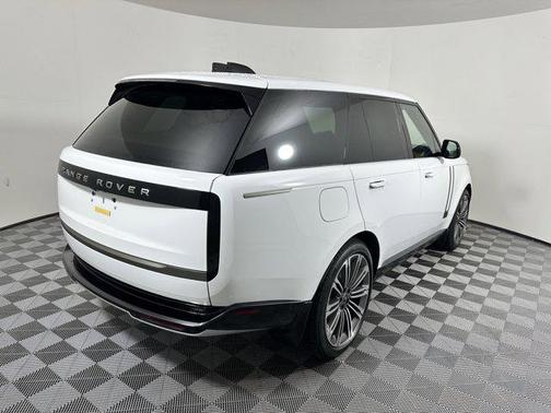 2025 Land Rover Range Rover P400 SE
