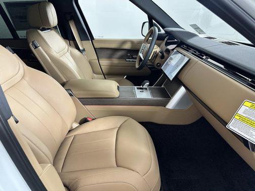 2025 Land Rover Range Rover P400 SE