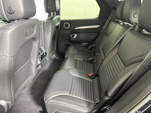 2025 Land Rover Discovery P360 Dynamic SE
